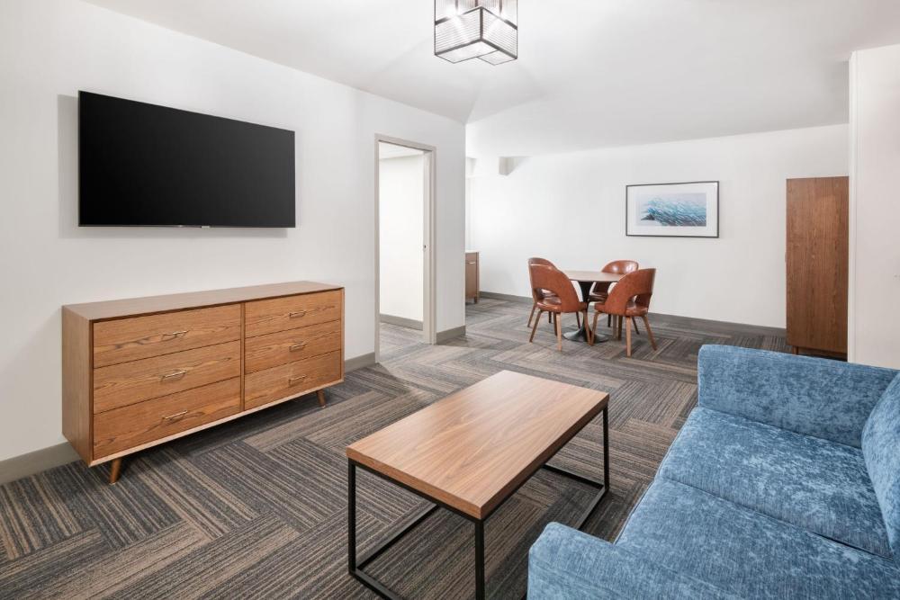 1 Bedroom Suite, 1 King, Sofa beds: 2 interior